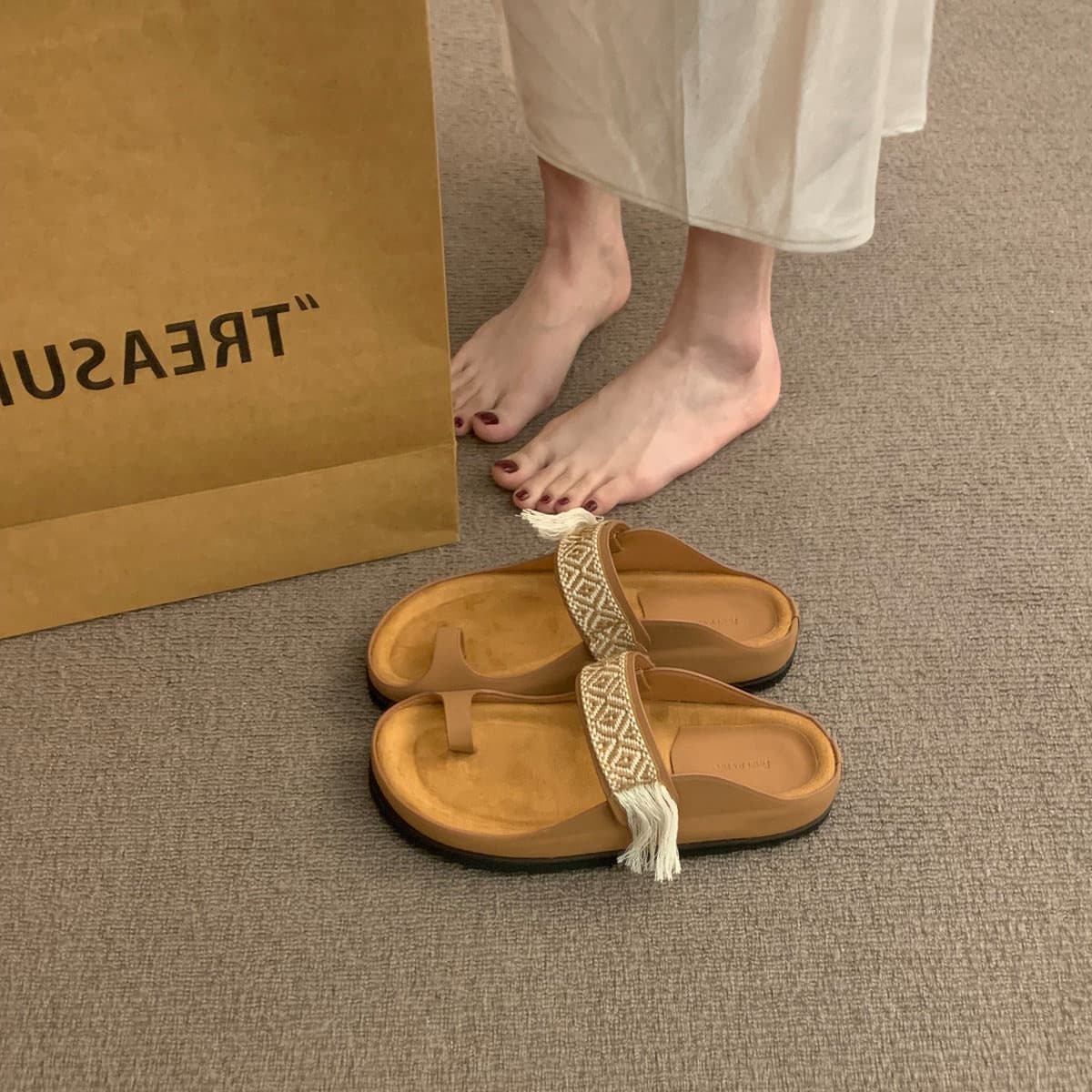 French-Style Retro Slip-On Beach Sandals for Women, 2026 Summer New Model, Very Stylish Slippers