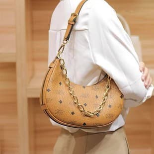 Logo Half-Moon Underarm Bag Women 2025 New Universal High-End Chain Moon Bag Single Shoulder Crossbody Crescent Bag