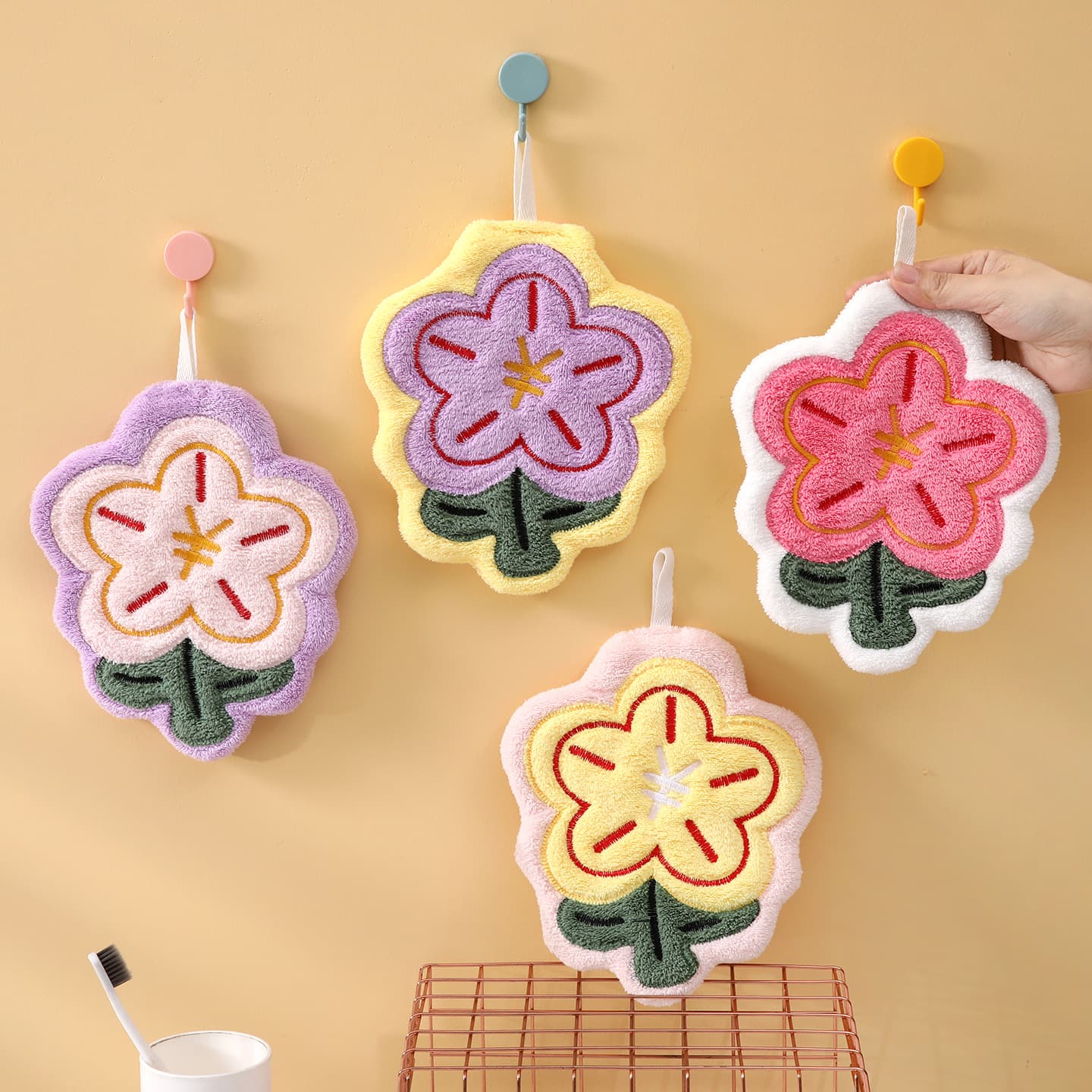 Good-looking and cute kitchen and bathroom small towels that don’t shed lint, absorb water, can be hung, don’t stink, have money to spend on hand towels