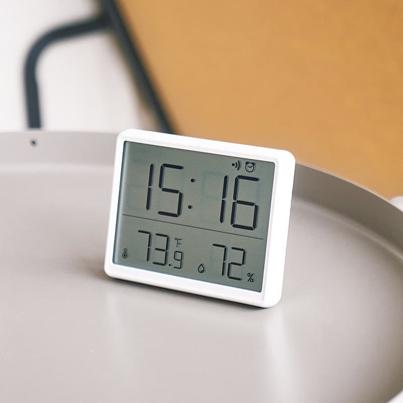 Slim Electronic Clock, Simple Digital Clock, Wall-Mountable LCD Small Alarm Clock, Multifunctional Temperature and Humidity Electronic Clock 8218