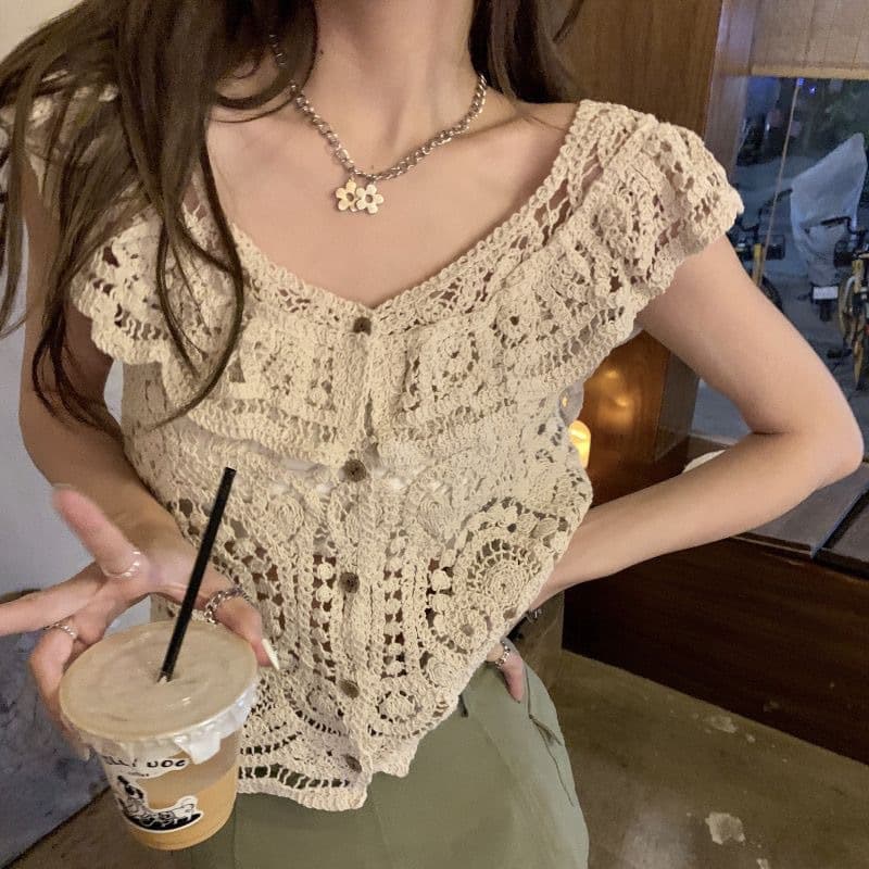 New high-end French top short lace chic small shirt hollow off-the-collarbone T-shirt design sense blouse for women Summer