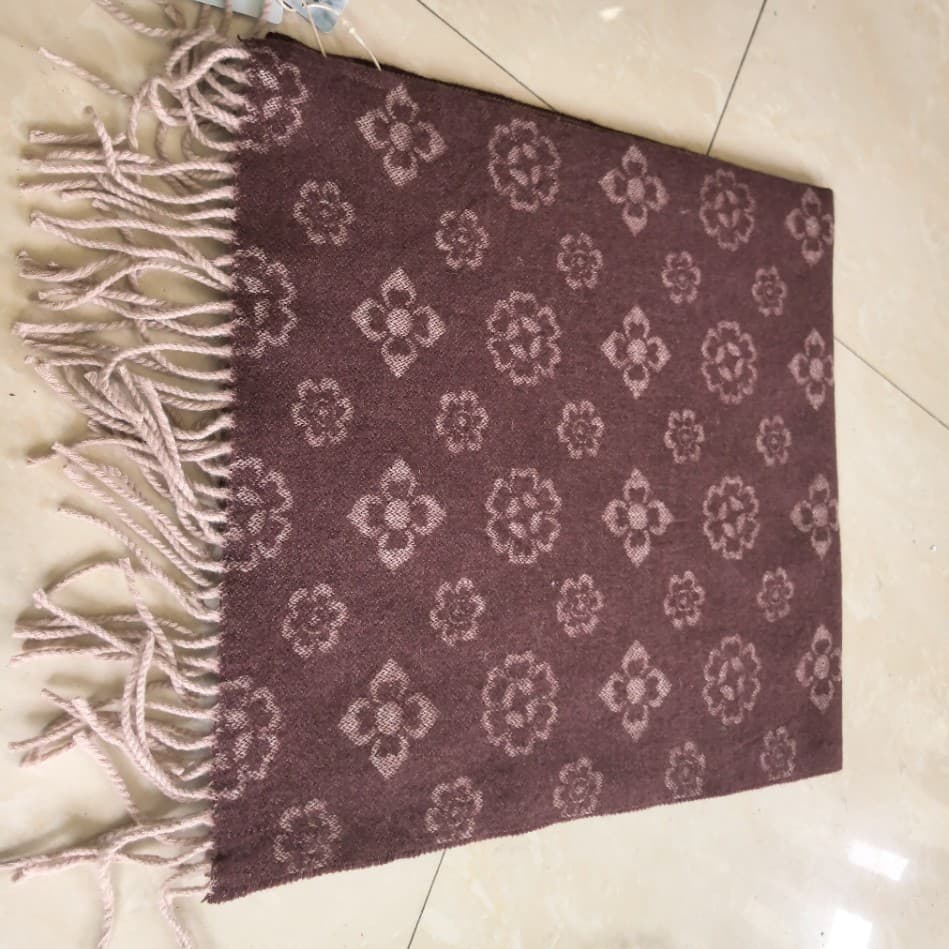 Manufacturer Wholesale Five-Leaf Clover Scarf Internet-Famous Autumn Winter Warm Elegant Scarf High-End Women's Versatile Faux Cashmere Neck Warmer