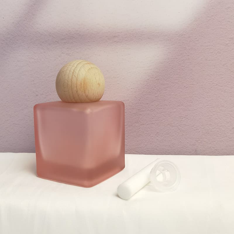 Car Aromatherapy Empty Bottle, DIY Essential Oil Refill, Perfume, High-End Wooden Lid Diffuser Container, Car Decoration