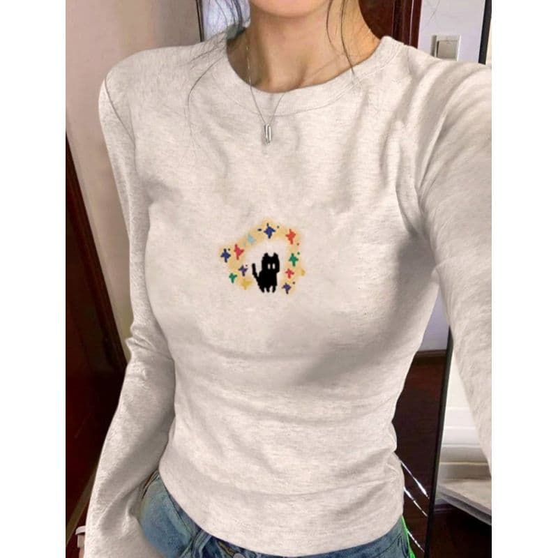 Women's long-sleeved T-shirt with straight shoulders, sweet and spicy style, fashionable autumn cotton tight-fitting slimming top, versatile base layer.