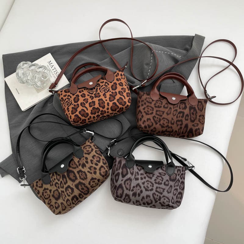 Niche Design Fashionable Aesthetic Handbag 2026 New Style Unique Chic Shoulder Bag Casual French Handbag for Women