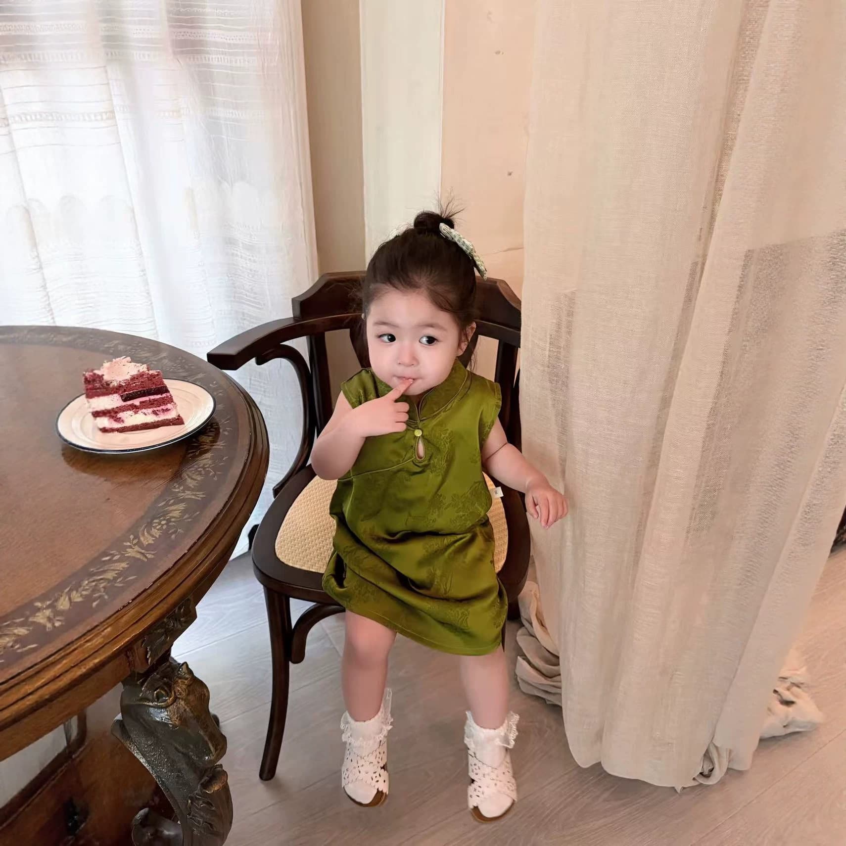 Children's retro dark green jacquard Chinese vest suit girl's improved cheongsam skirt boy's Tang suit Chinese style travel sister