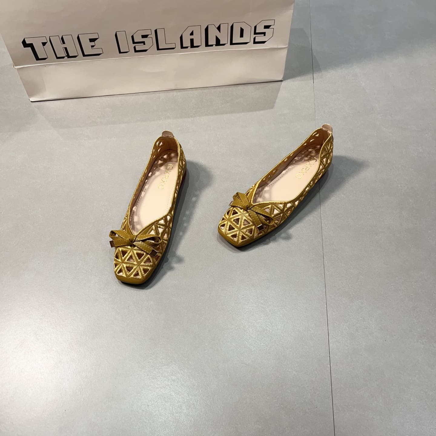 Bow-Knot Hollow-Out Breathable Single Shoes, Square-Toe Chunky Heel Shoes, Soft Leather Versatile Shallow-Mouth Soft-Soled Women's Shoes, Low-Heel Shoes, Loafers
