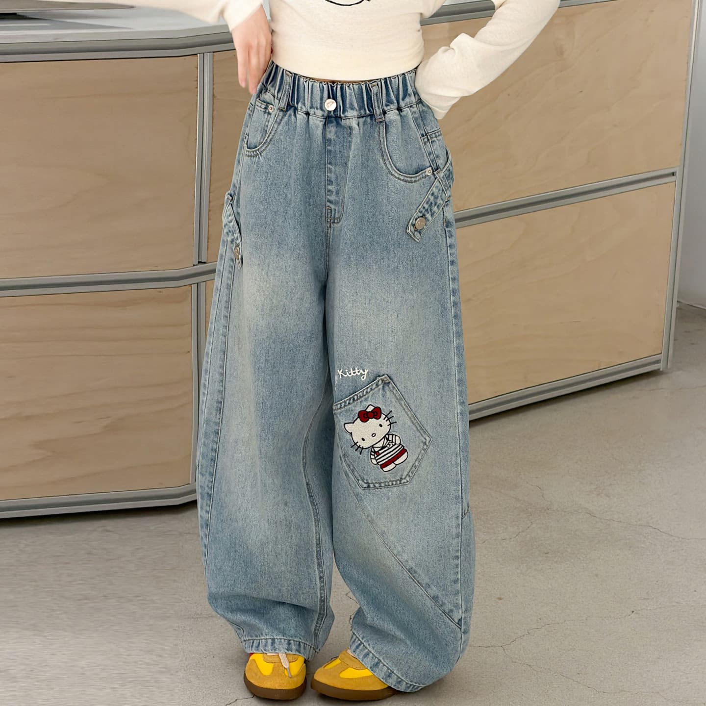 Girls Jeans 2026 New Autumn Casual Big Children Korean Pants Children's Fashionable Scimitar Wide Leg Pants