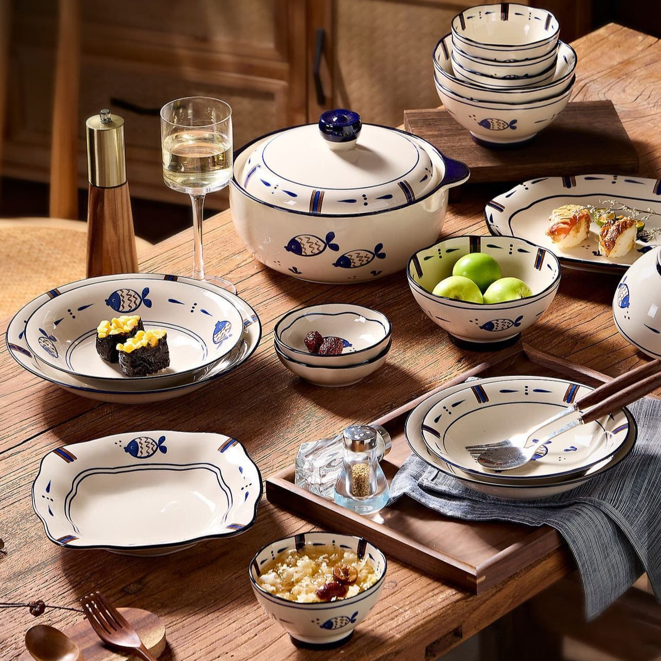 Bowls, plates, tableware sets, high temperature underglaze color ceramic bowls, embossed French cream style household bowls, dishes, plates, chopsticks