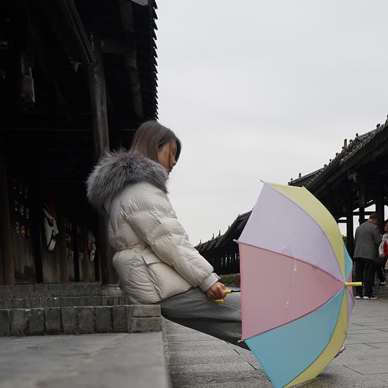 Transparent umbrellas bulk wholesale disposable plastic umbrellas automatic wholesale transparent long handle high aesthetic all-weather umbrellas.