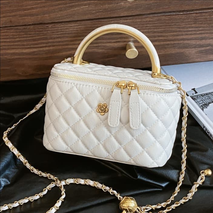 Cross-border hand-carrying fashionable bucket bag for women 2025 new style small fragrant style rhombus chain shoulder bag versatile crossbody bag