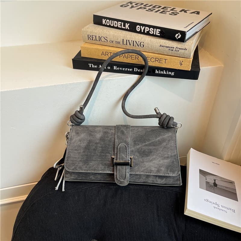 French Light Luxury Handbag for Women 2026 Summer New Solid Color Fashionable Shoulder Bag Commute Underarm Bag