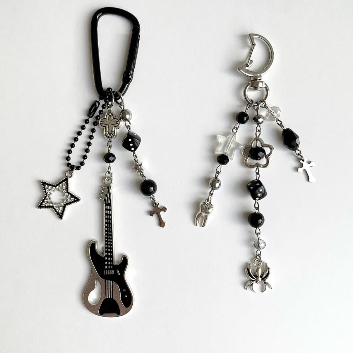 Cross-border Personalized Guitar Keychain Stainless Steel Rock Instrument Pendant Headphone Case Student Versatile Metal Bag Charm