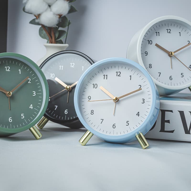 Amazon Hot Selling 4.5-inch Nordic Desktop Silent Clock, Simple Alarm Clock, Stylish Luxury Table Clock with Luminous Finish