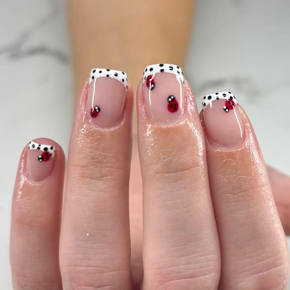 New Super Cute Seven-Star Ladybug Nail Art, Cute Magic on Your Fingertips, 24-Piece Wearable Nail Art Finished Product Wholesale from the Manufacturer