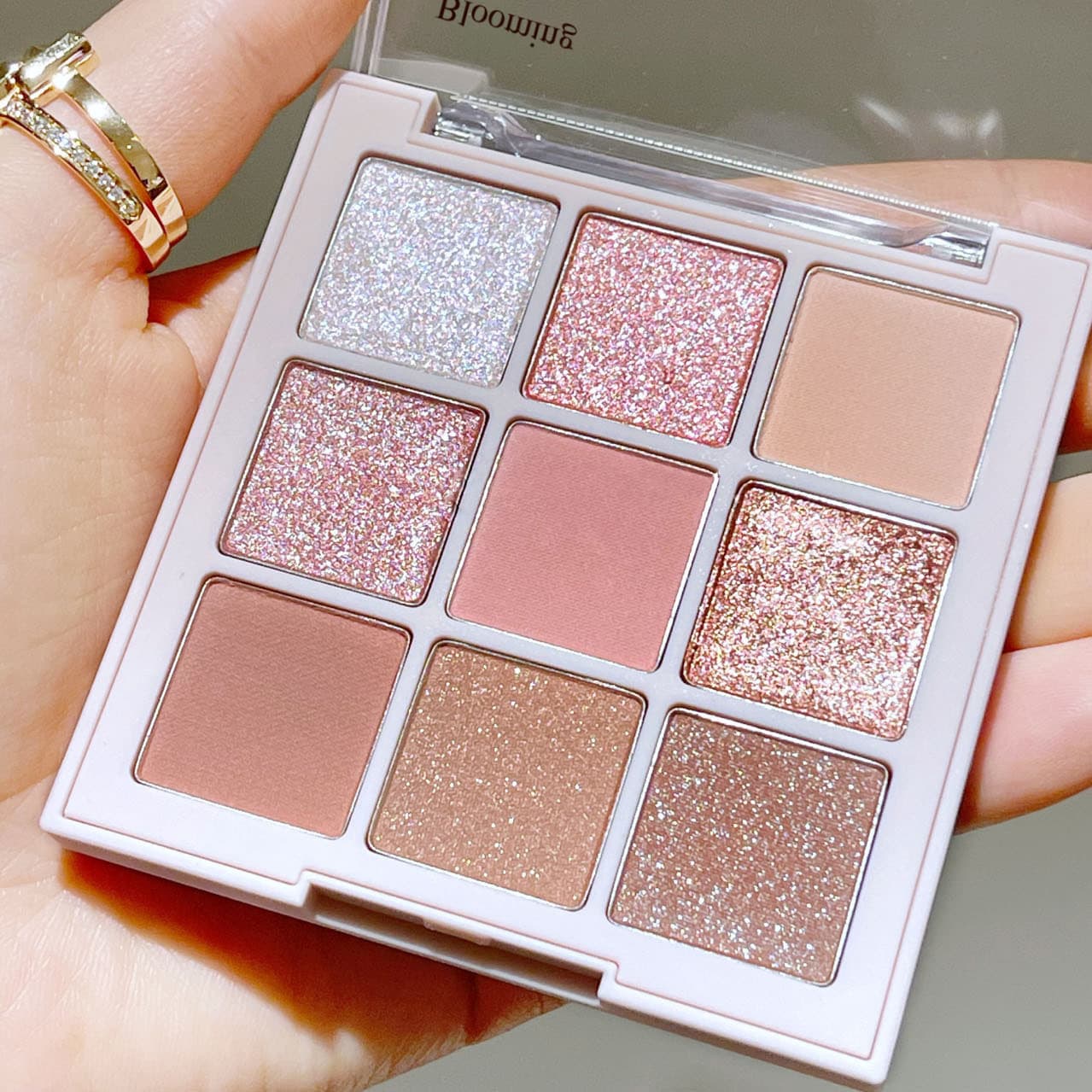 MUGELEEN Milk Tea Sakura Nine-Color Eyeshadow Palette, Strawberry Clear Sparkle, Peach Sweet Orange Fine Shimmer, Matte & Shimmer Eyeshadow Palette