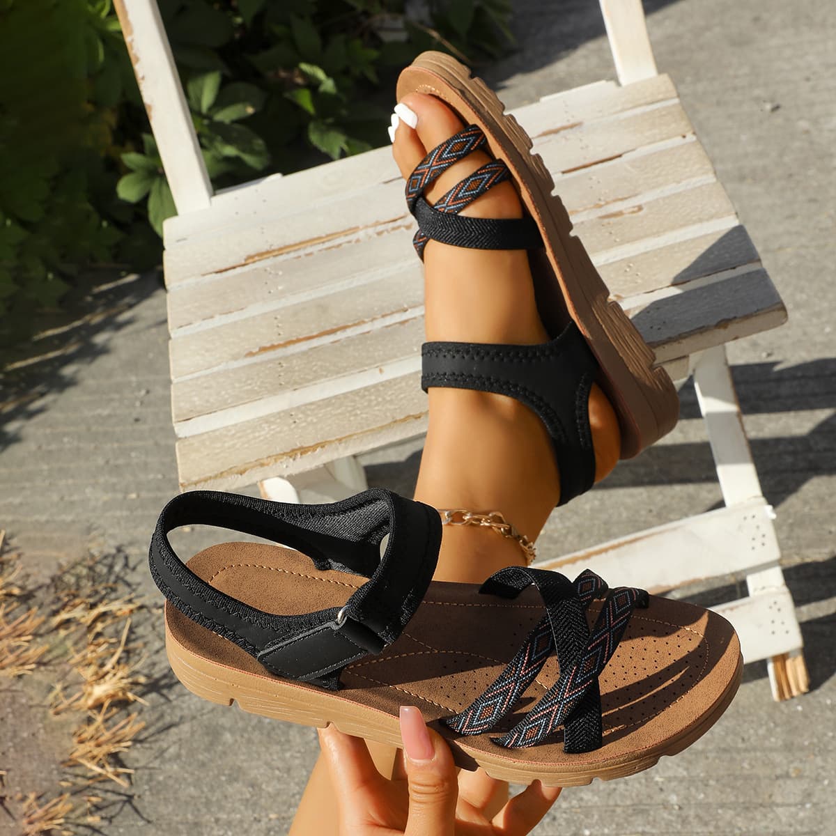 Cross-border European and American fashionable outer sandals for women Roman elastic strap women's flat sandals summer new large size sandals
