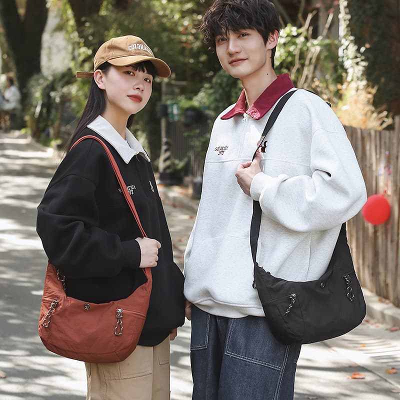 Crossbody bag for men and women 2025 new niche simple moon bag multi-pocket commuting casual versatile nylon shoulder bag