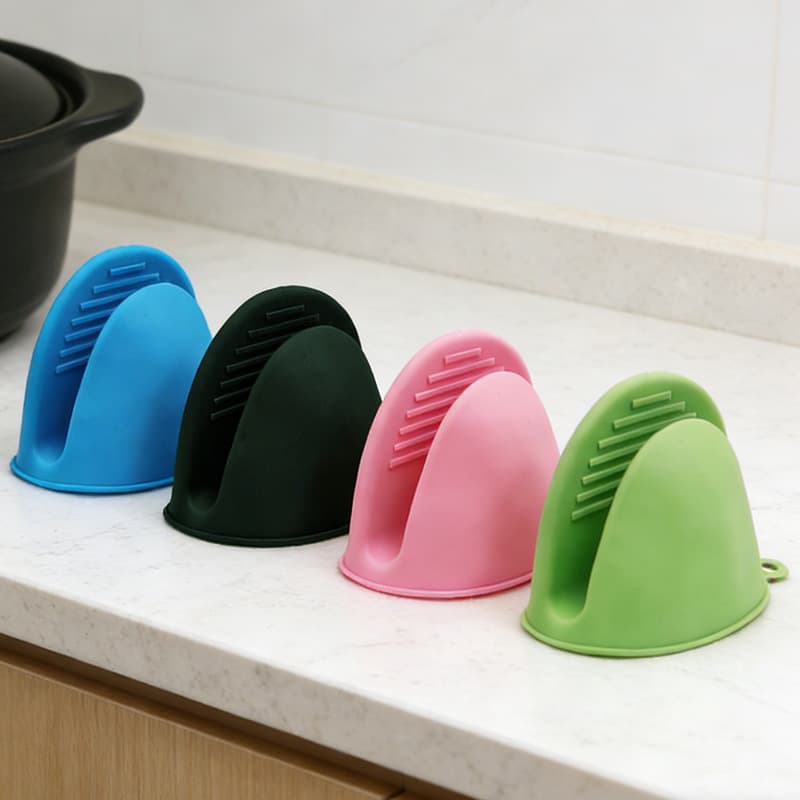 Soft Silicone Heat-Resistant Gloves, Insulated Kitchen Bowl and Plate Clips, Microwave and Oven Safe Baking Gloves
