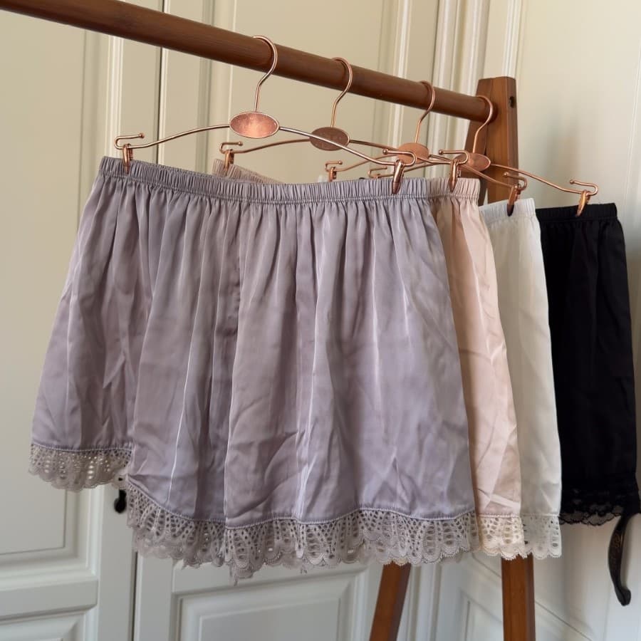 Hot Sale Lace Blackout Three-Quarter Home Shorts, Thin Sleep Shorts for Summer, Lace Trim Safety Shorts Wholesale