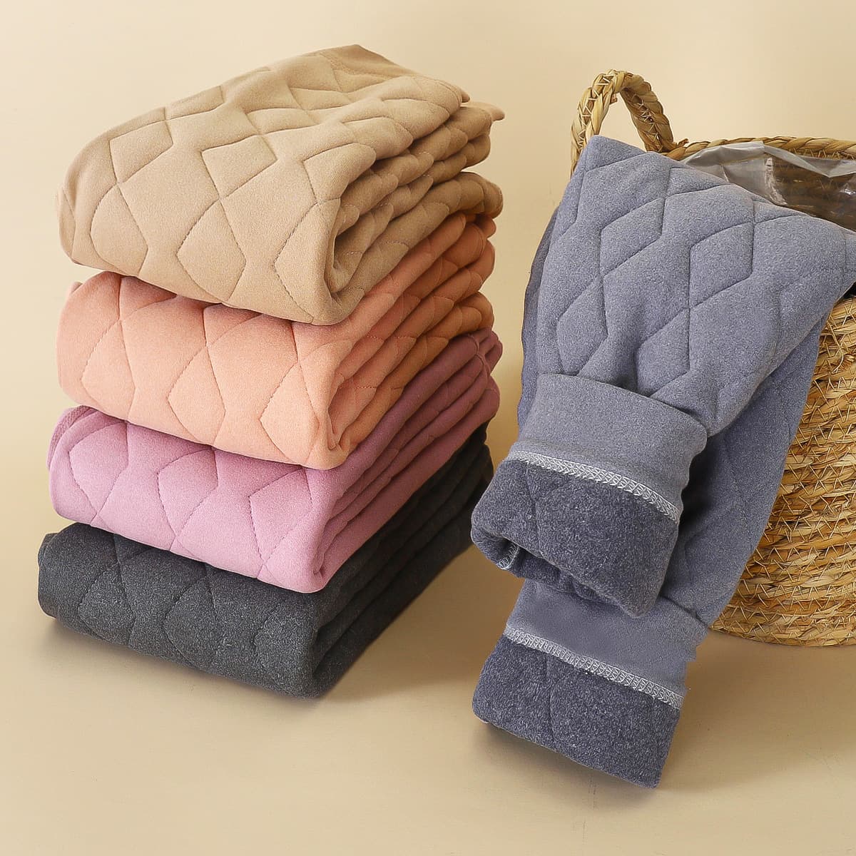 School uniform essential: thermal pants for kids, boys and girls, extra thick fleece-lined, loose-fitting inner layer, one pair for winter.