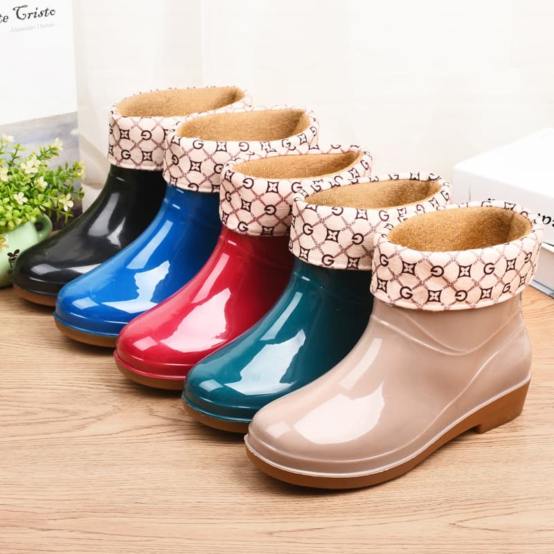 Women's low-top, non-slip, stylish kitchen rain boots, short-top fashionable water shoes with durable rubber soles, adult water shoes.