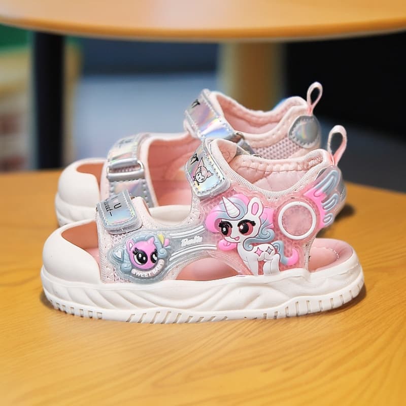 Girls light-up sandals summer new style Kuromi little girl princess sandals soft-soled toddler shoes toe-toe beach shoes