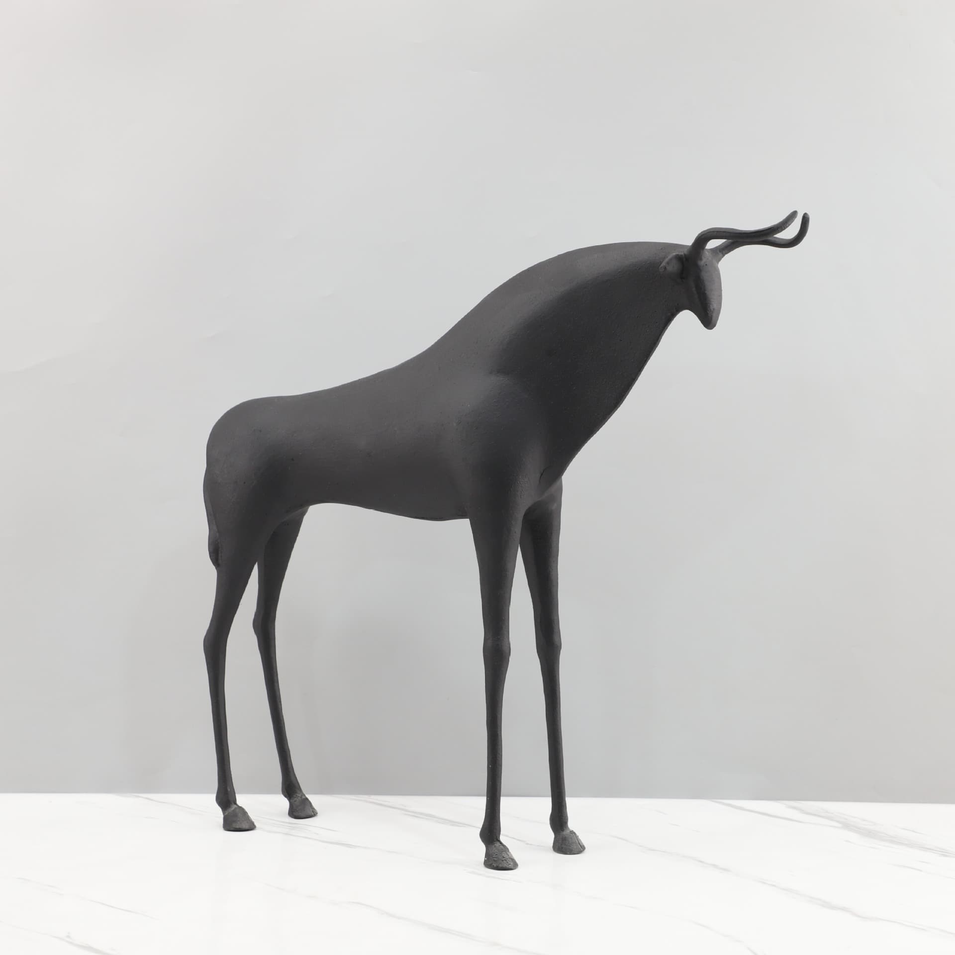 New Chinese style creative metal black cow ornaments living room entrance study office model room desktop home decorations