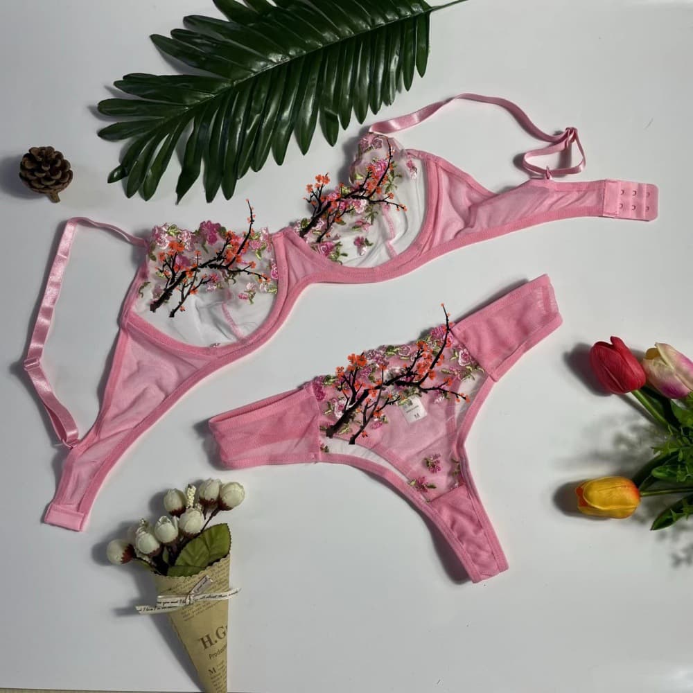 European and American Sexy Embroidered Lingerie, Erotic Lingerie, Multiple Colors and Sizes