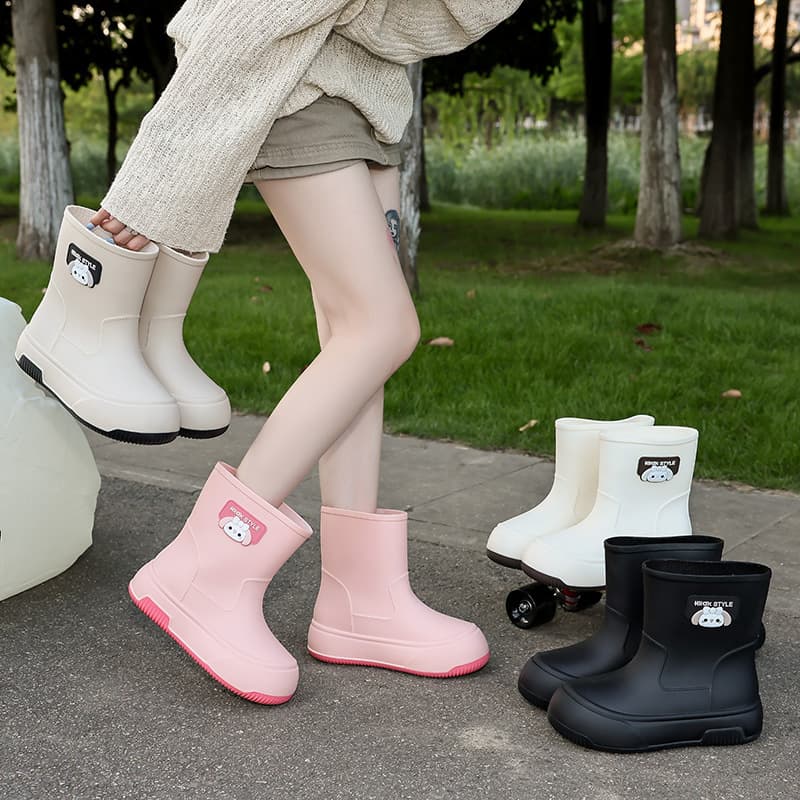 2025 New Korean Style Girls Cartoon Cute Short-Tube Women’s Rain Boots PVC Outdoor Waterproof Anti-Slip Rain Boots Plus Velvet
