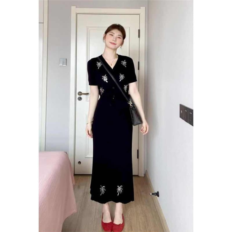 Plus-size women's simple firework sequin V-neck knit short-sleeved top and high-waisted slimming skirt two-piece set