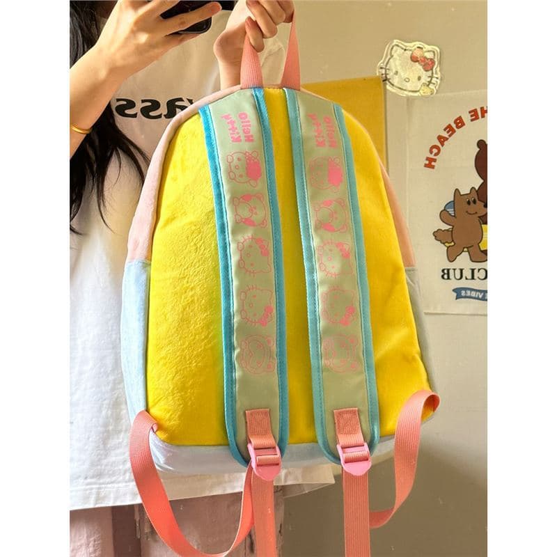 Hello Kitty backpack, cute and appealing, large capacity commuter bag for junior high, high school, and college students.