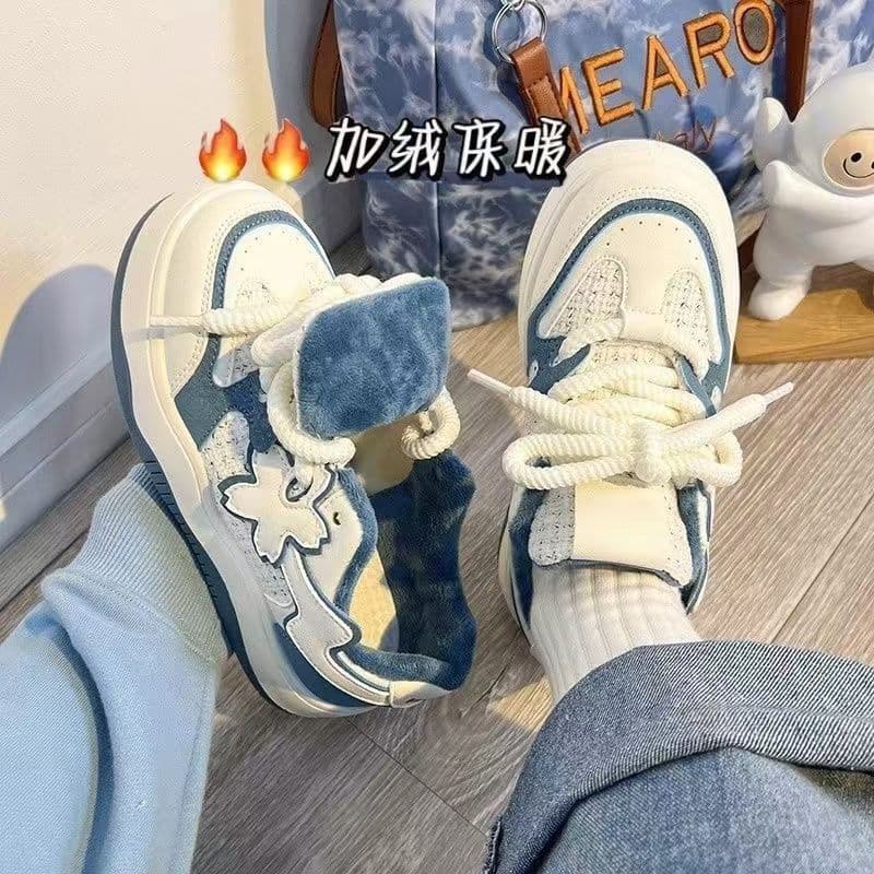 Fleece-lined Thick-soled White Sneakers Women 2024 Fall/Winter Bestseller Versatile Original Niche Skate Shoes Student Warm Lined Shoes