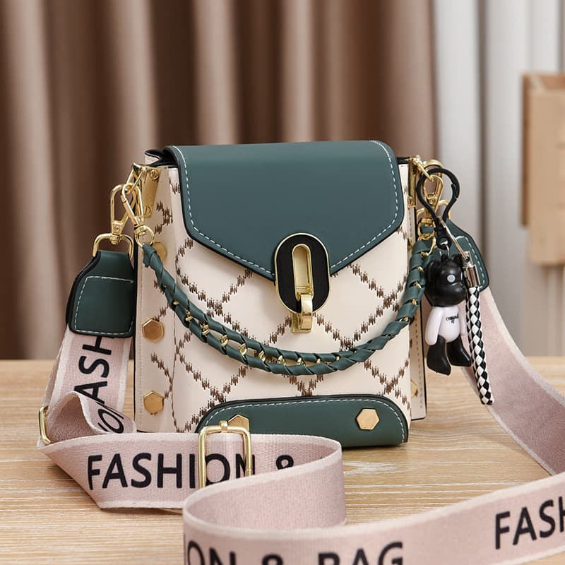 Small bag women's new crossbody bag fashionable embroidery thread shoulder bag chain small square bag large capacity mini mobile phone bag