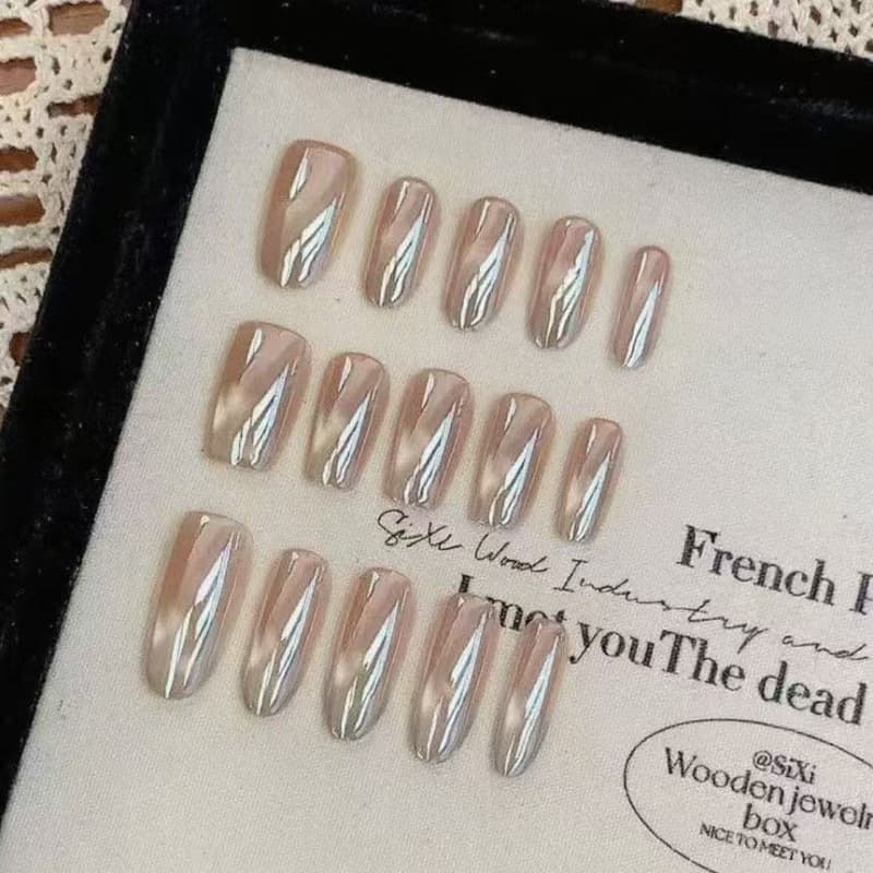 Hailey Same Style Electroplated Ganlu Temple Slimming Fashion Premium Small Bulb Cat Eye Press-On Nails Simple Daily Nail Art