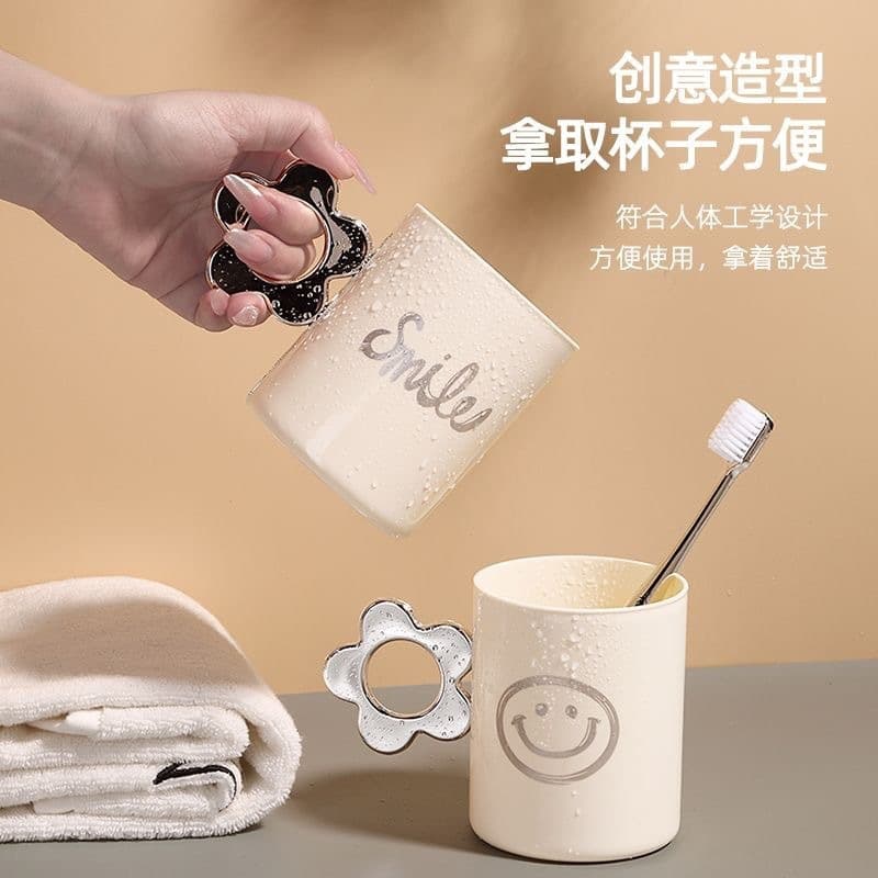 Couple's mouthwash cup, good-looking household toothbrush cup, smiley milky white wash cup, baby's children's electric toothbrush cup