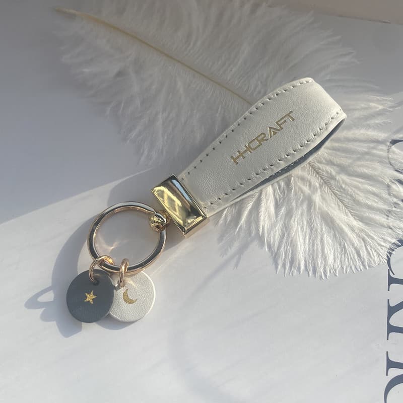 Divine Couple Style Star and Moon Car Keychain Pendant Women's Niche High-end Exquisite Minimalist Leather Key Chain Accessory