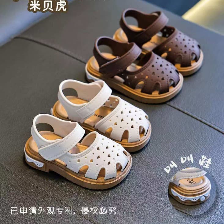 26 New Summer Solid Color Sandals Soft Sole Walking Shoes Kids Shoes Squeaky Shoes Baby Sandals Boys Girls Breathable Shoes