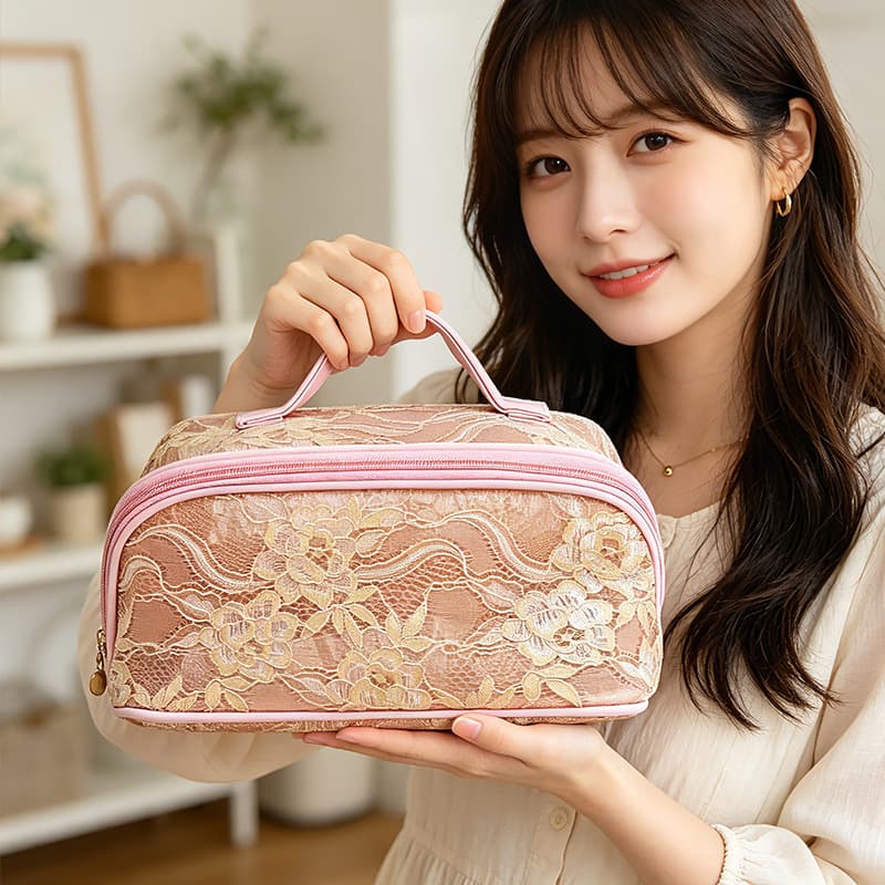 Chinese-style lace pillow bag, high-looking portable large-capacity hollow cosmetic bag, portable travel hand-held toiletry bag