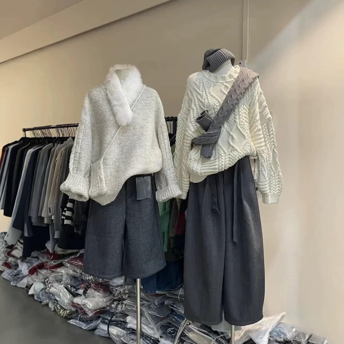 Hangzhou Sijiqing Mixed-Style Women's Clothing Korean Style Autumn/Winter All-Category Branded Women's Apparel Wholesale Source for Physical Stores and Live Streaming