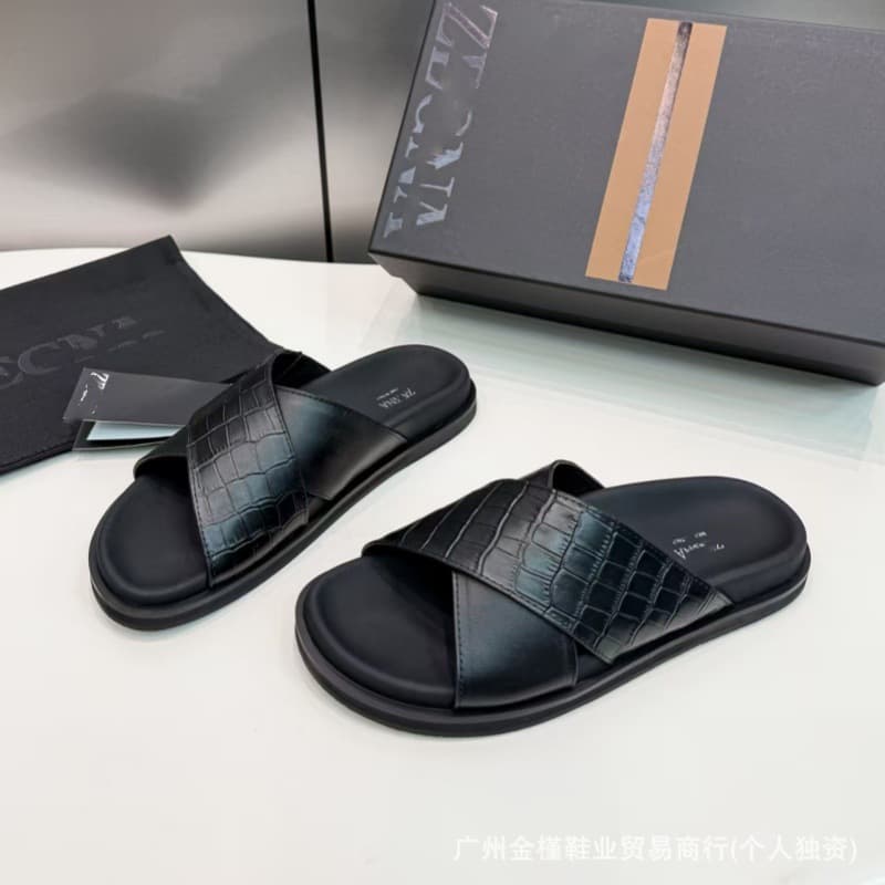 Summer Slippers for Men, Soft Sole Genuine Leather, Thick Bottom, Versatile Outdoor Fashion Shoes, European Style Light Luxury Trendy Cross Strap Sandals for Men