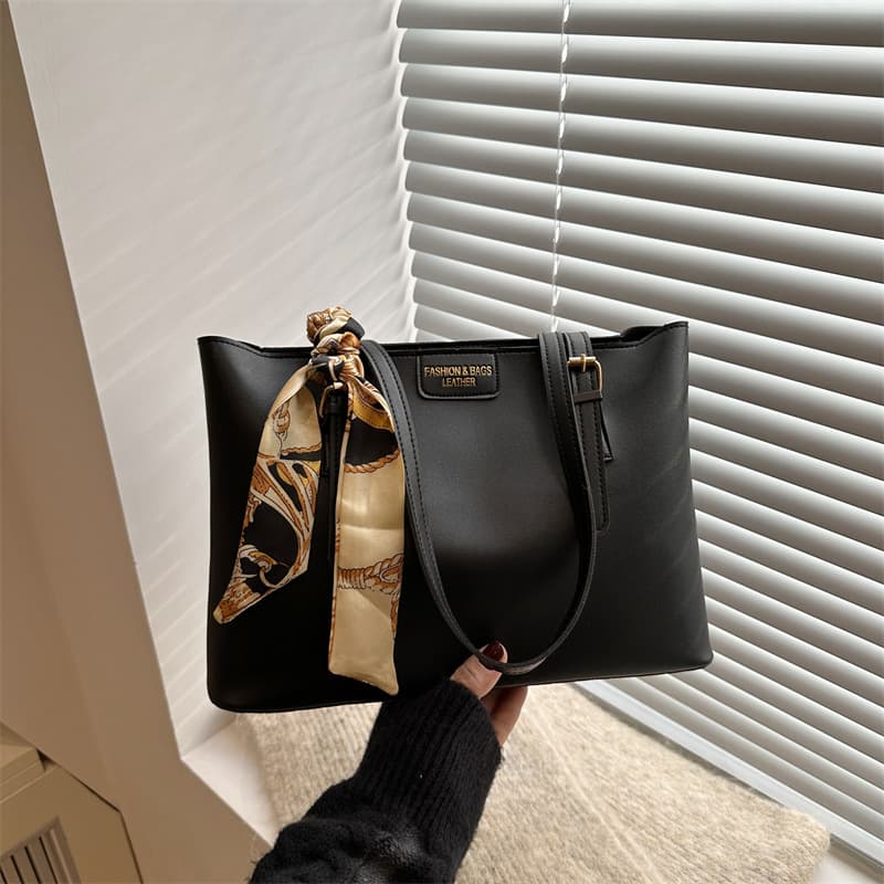 Fashionable Women's Tote Bag 2024 New Autumn/Winter Large Capacity Shoulder Bag for Work Commute