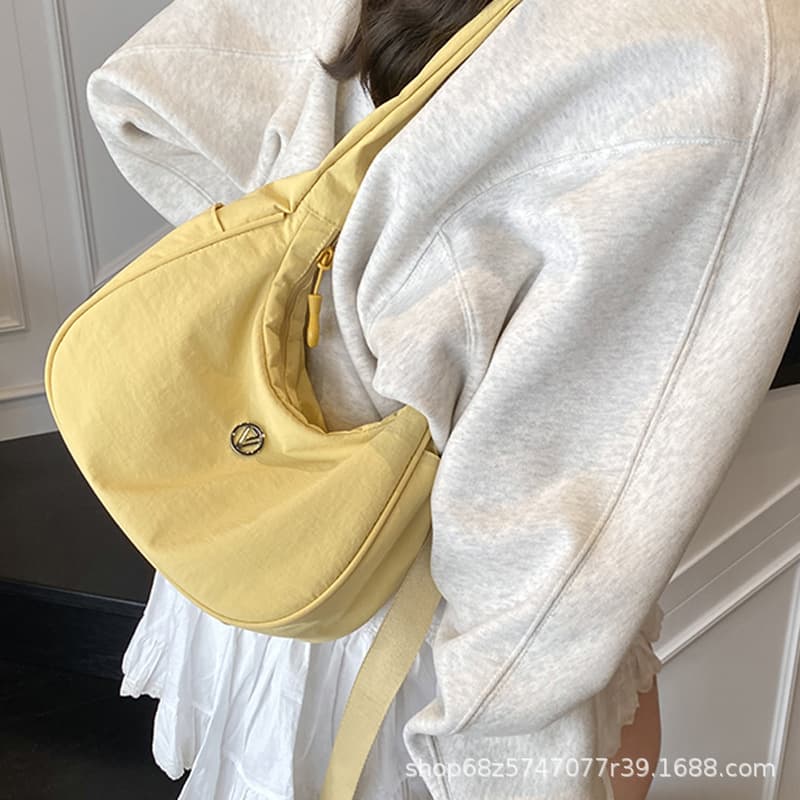 Casual large-capacity crossbody dumpling bag for women 2025 new fashion commuter shoulder bag niche commuter canvas bag
