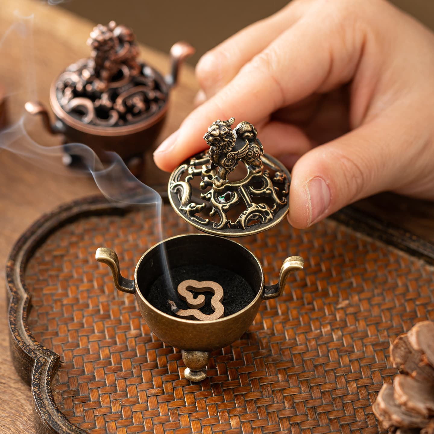 Three-Legged Qilin Incense Burner Aromatherapy Burner Xiangyun Pear Blossom Account Incense Home Use Agarwood Sandalwood Imitation Copper Incense Burner Creative Ornament