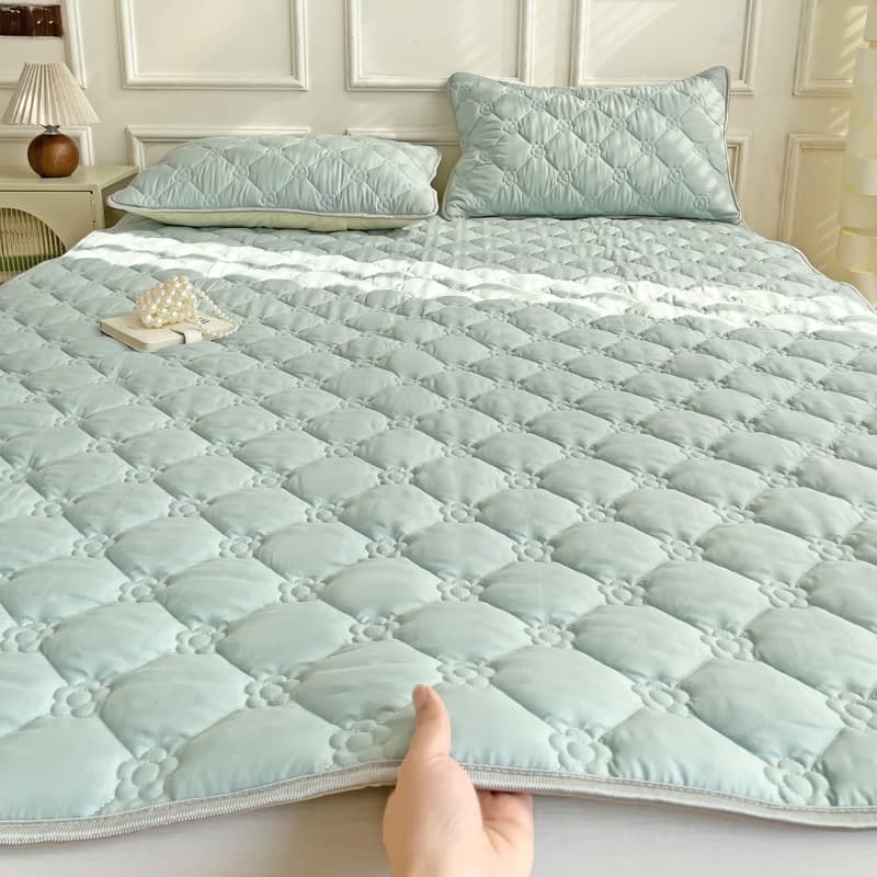 In-Stock Floral Class A Quilted Bed Underpad Soft Pad Thin Mattress Pad Dust-Proof Bed Cover Household Mattress Pad