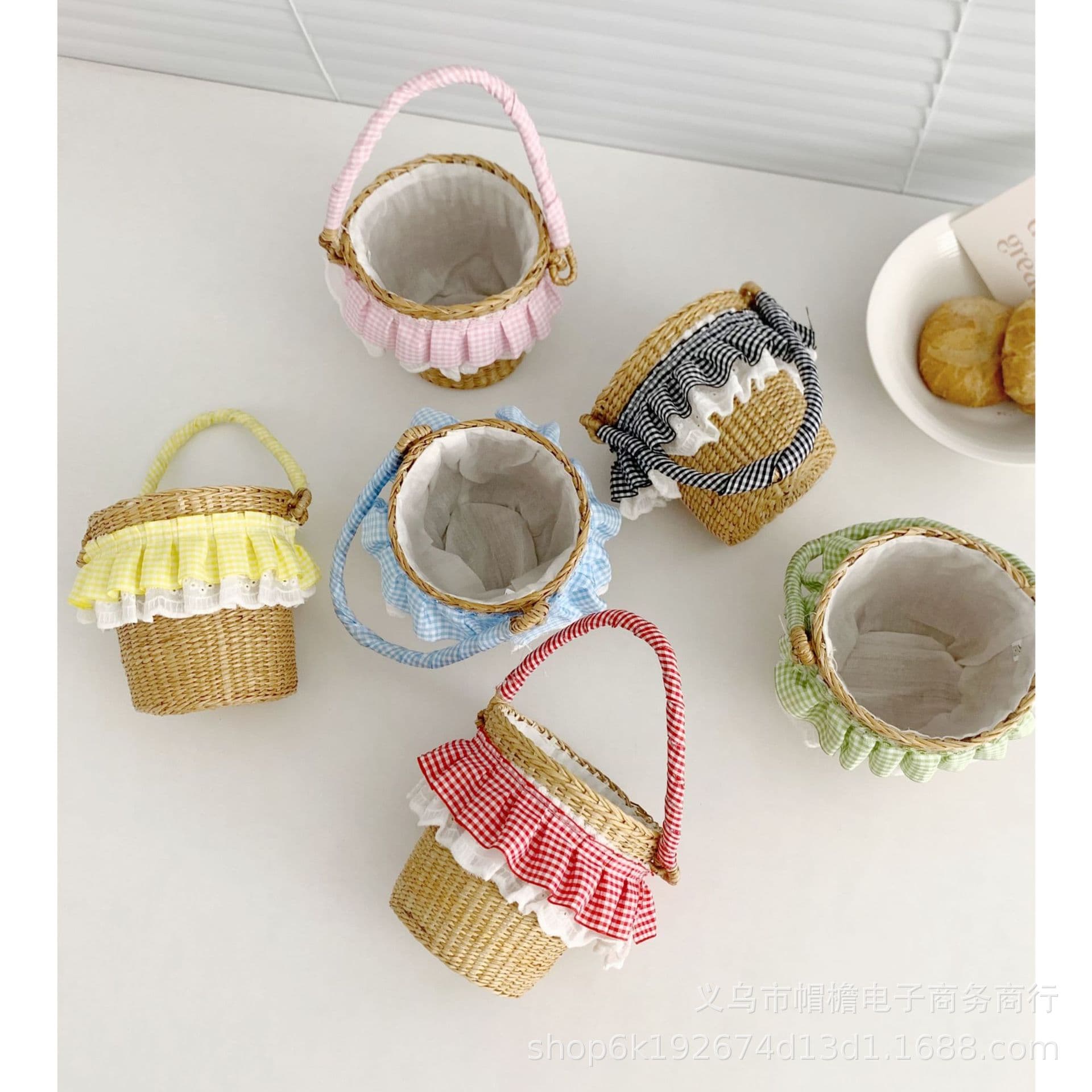 Children's portable basket Korean style candy-colored ruffled straw portable small round bucket girl's small fresh shooting prop basket