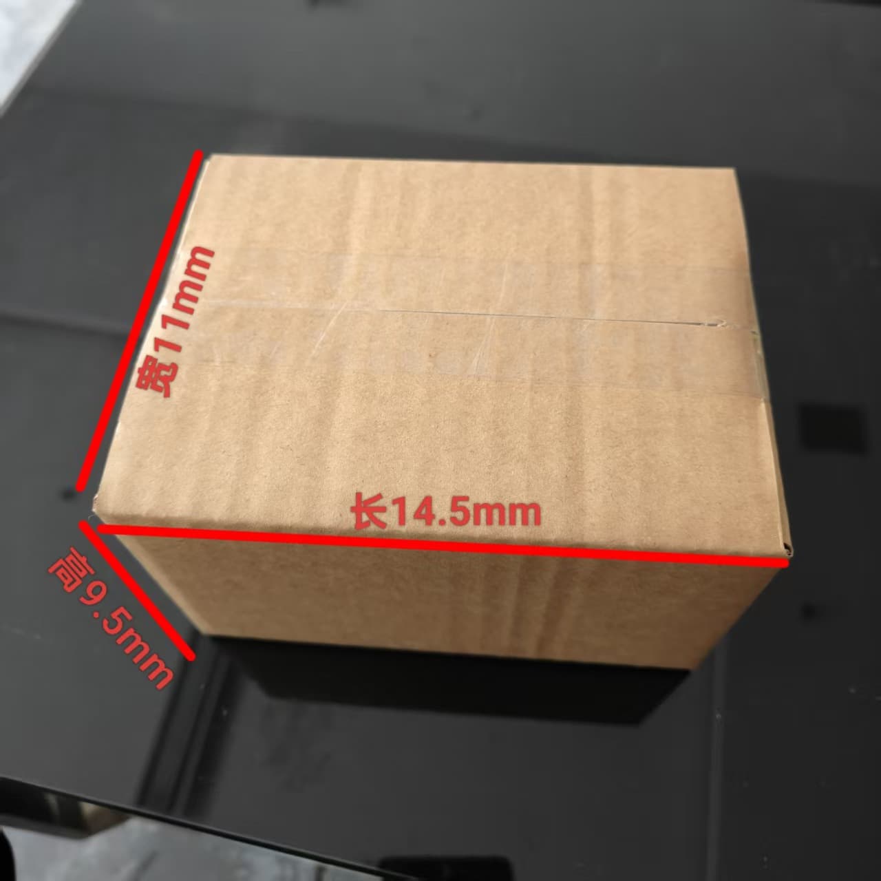 Factory closure clearance sale of three-layer small paper boxes, pressure-resistant express delivery Taobao boxes.