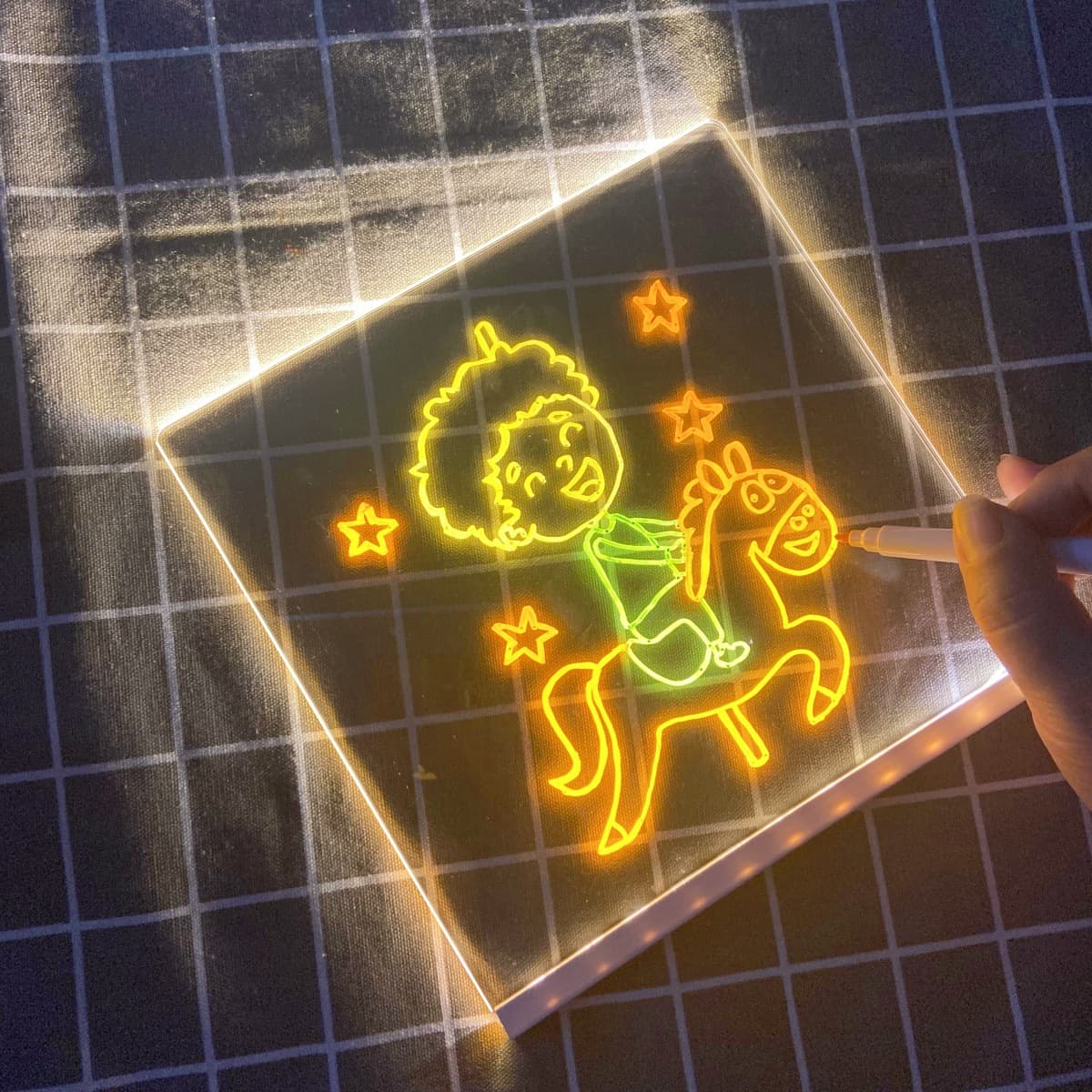 DIY LED drawing board/painting board for street vendors, dust-free and light-up, suitable for children and home use, with stand-up lighting.