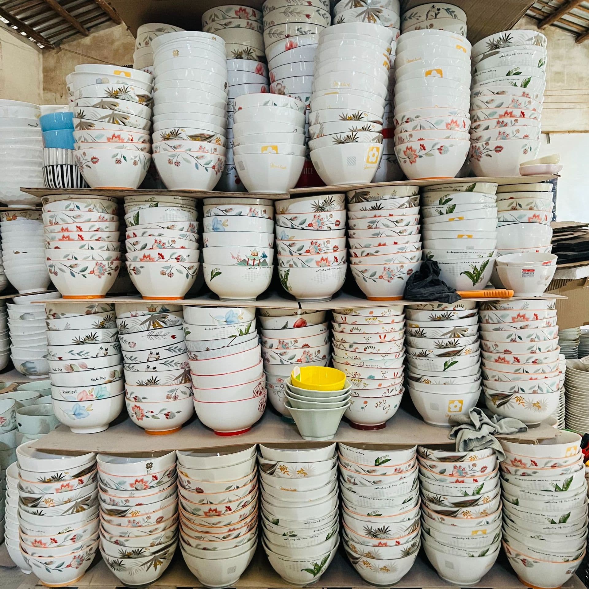 Street stall night market ferrule ceramic tableware wholesale 4.5-inch rice bowl 1 yuan 1 household bowl tableware morning market essentials
