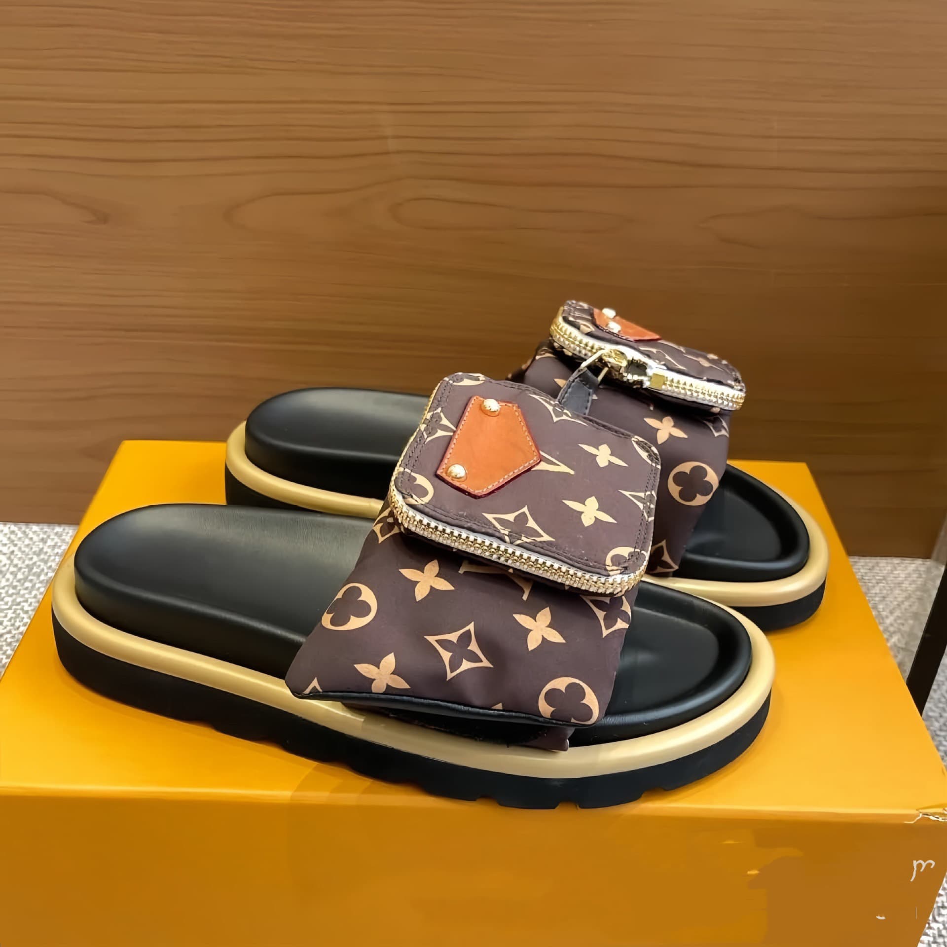 L Donkey Brand 2025 New White Tricolor Slippers for Women Outdoor Wear Thick Bottom One-Strap Slippers Internet Celebrity Summer Old Flower Wholesale Ready Stock